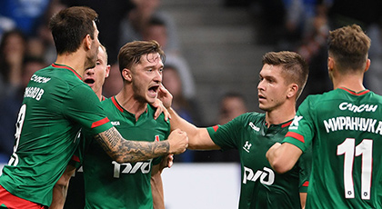 Игроки Локомотива в матче чемпионата России